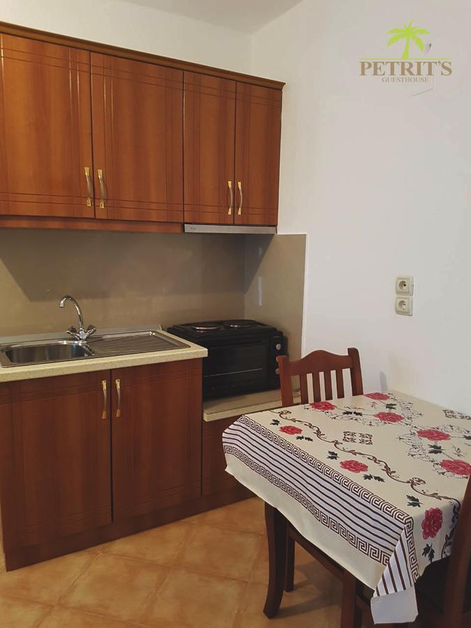 Petrit Guesthouse クサミル エクステリア 写真