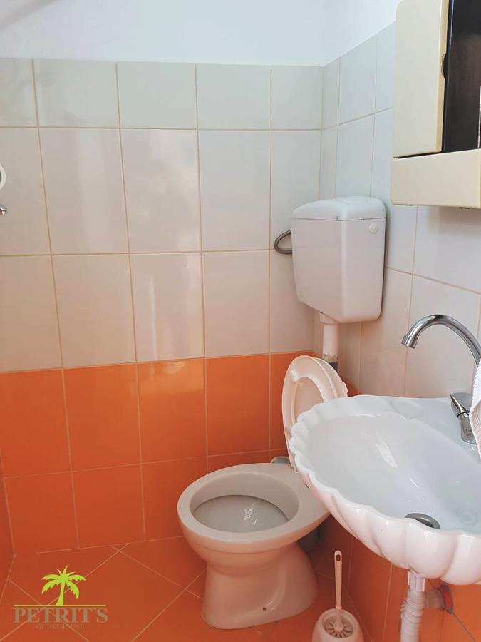 Petrit Guesthouse クサミル エクステリア 写真