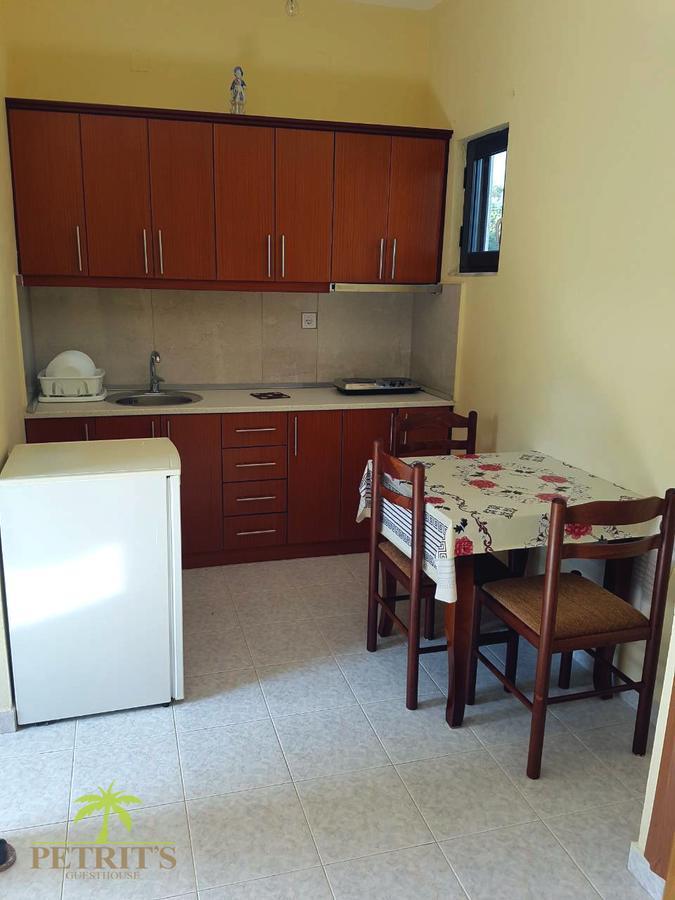 Petrit Guesthouse クサミル エクステリア 写真