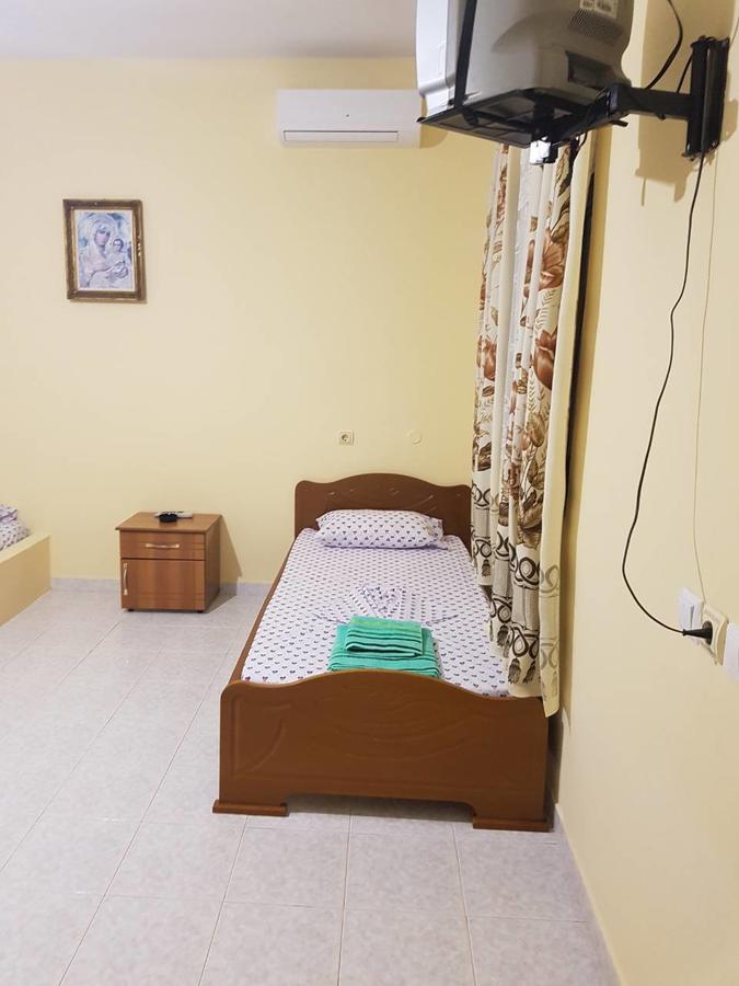 Petrit Guesthouse クサミル エクステリア 写真