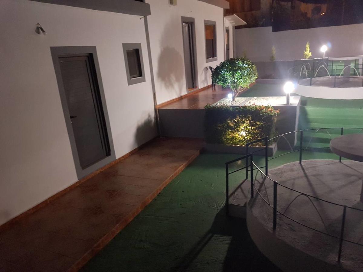 Petrit Guesthouse クサミル エクステリア 写真